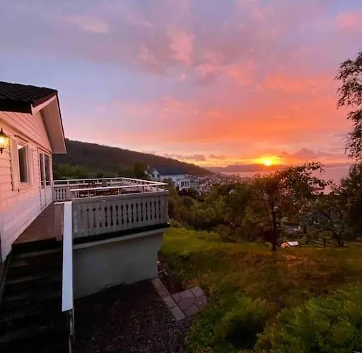 Spacious Villa With View - 5Br - Free Parking - Great Wi-Fi